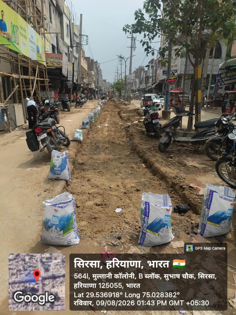 सिरसा। सड़क सुरक्षा को देखते हुए चारो और लगाए गए बैग। संवाद