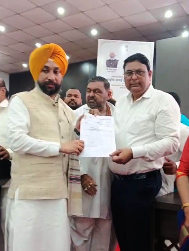 Demand to regularize sanitation workers; memorandum submitted to the commission.