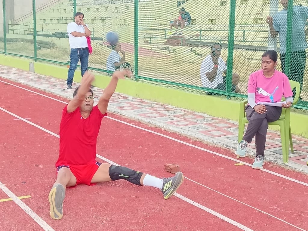 Meerut News: एडीजे और राजपत्रित अधिकारियों ने खेलों में दिखाया दम