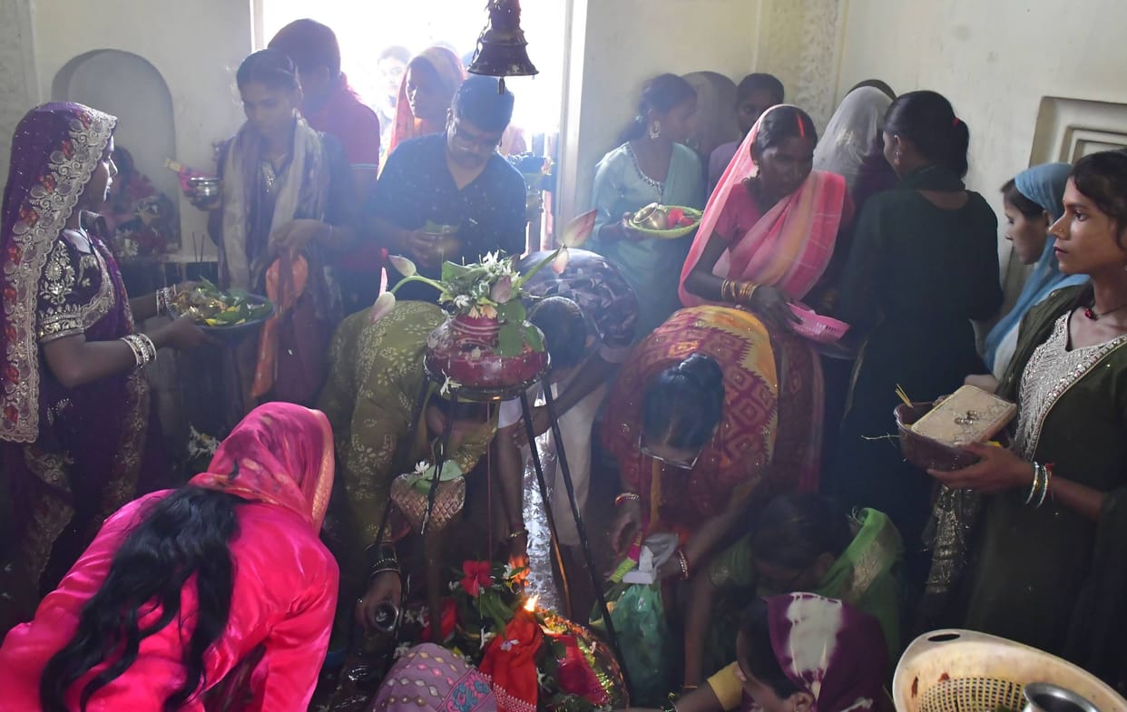 Siddharthnagar News: Throng of Shiva devotees surges for Jalabhishek