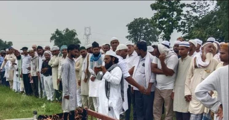 Three funeral processions set out together; mourning in Kidihira village.
