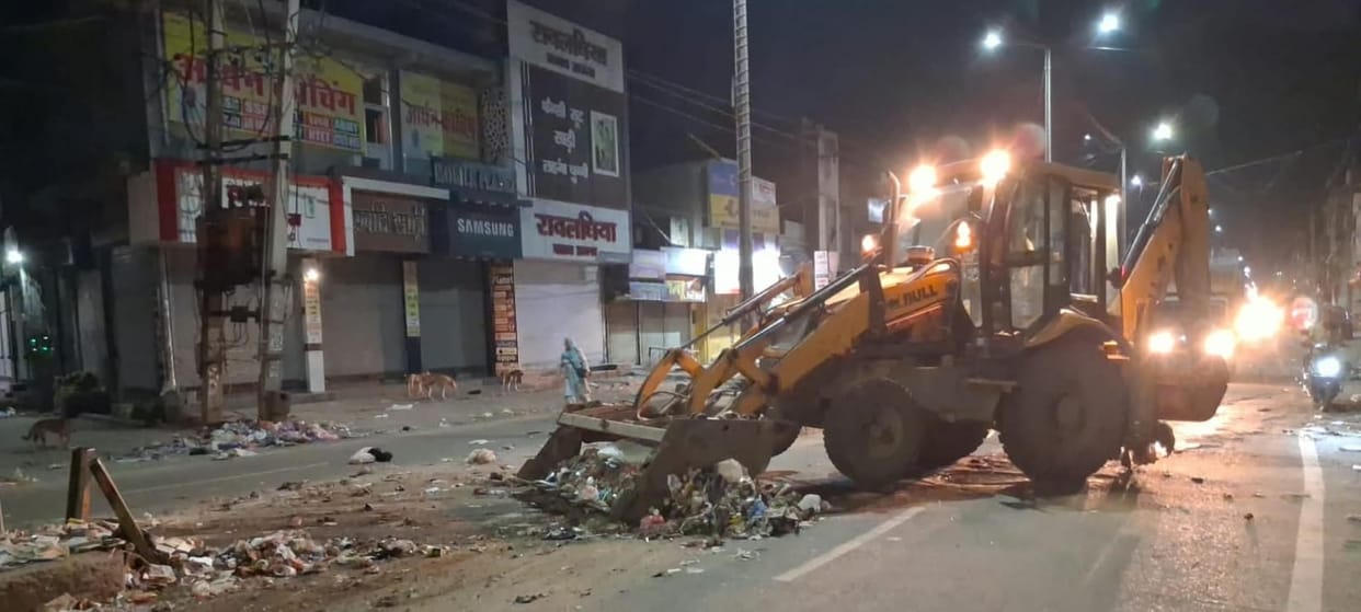 Standoff between sanitation workers and administration; 11 workers detained.