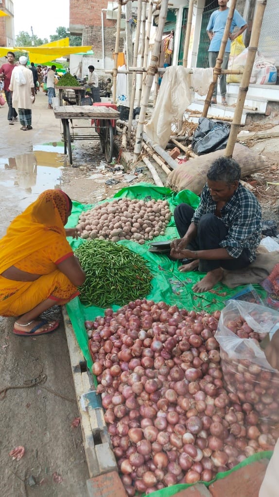 Onion prices rise; inflation disrupts the kitchen budget.