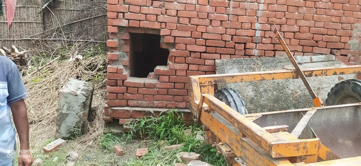 Goods worth 1.5 lakh stolen from a house near the police outpost.