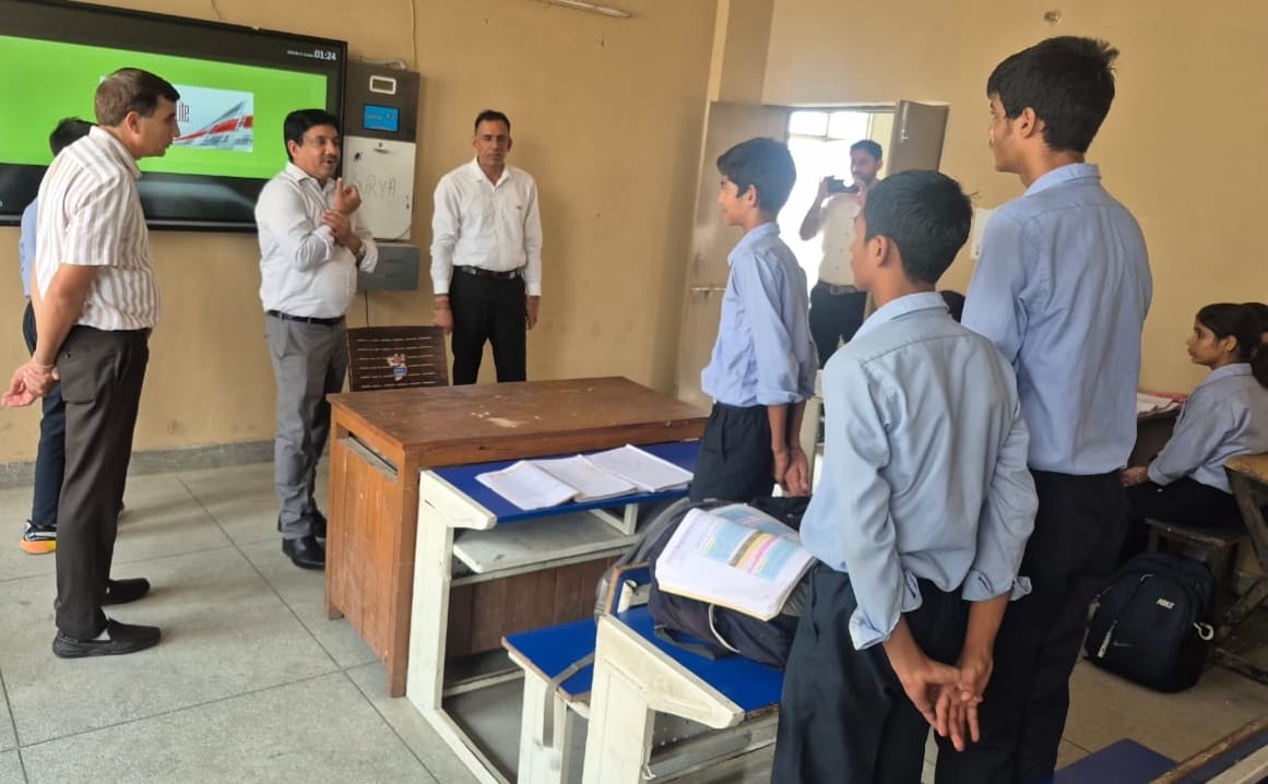 Staff found absent at the Tehsil office; SDM expresses displeasure over the poor state of the Municipal Council.