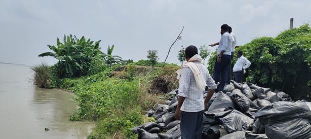 Relief at Chhitauni embankment; threat to AP embankment.