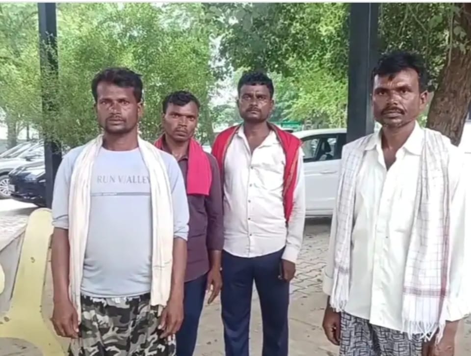 अस्पताल में पहुंचे हुए मृतक के परिजन।संवाद