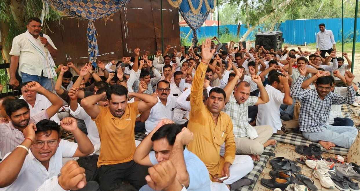 Residential certificates and land record work are stuck in tehsils due to the patwaris' strike; if demands are not met today, an indefinite strike will begin.