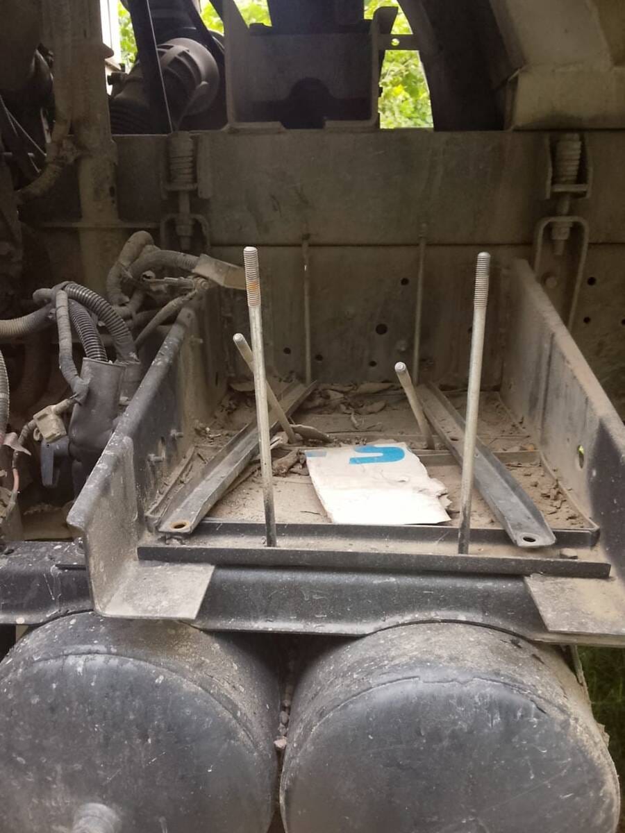 Kangra News: सरकारी स्कूल के पास खड़े टिपर से दो बैटरियां चोरी
