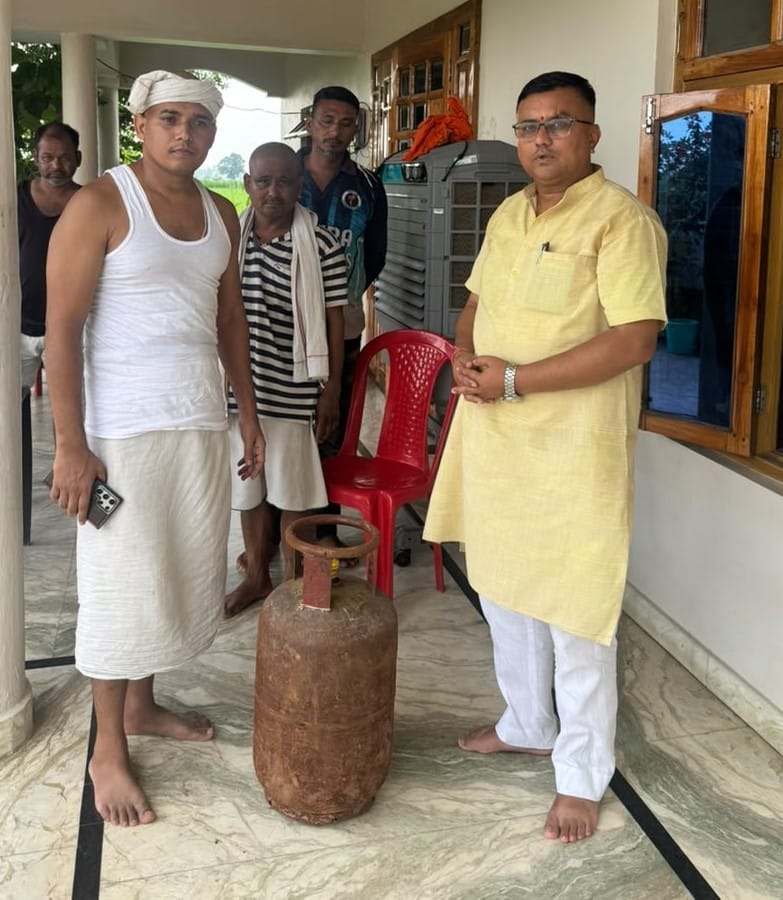 No gas cylinder to light the stove for father's 12th-day ritual; CM sent one.