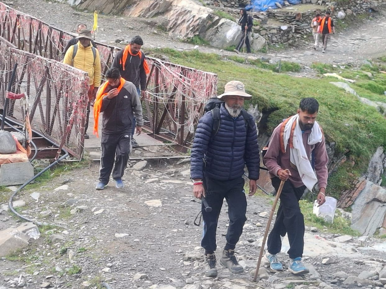 150 pilgrims were held back at Hadsar; they were sent in small batches starting at 8:30 AM, as the helicopter did not take off.