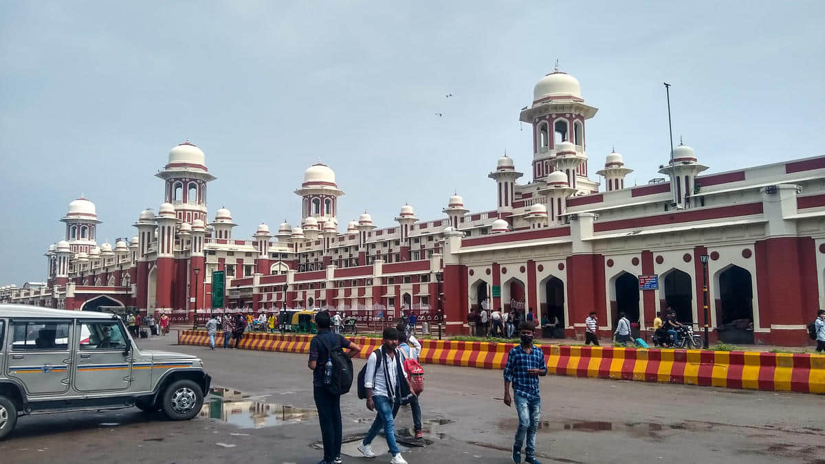 Instructions to improve the drainage system at Charbagh Station.