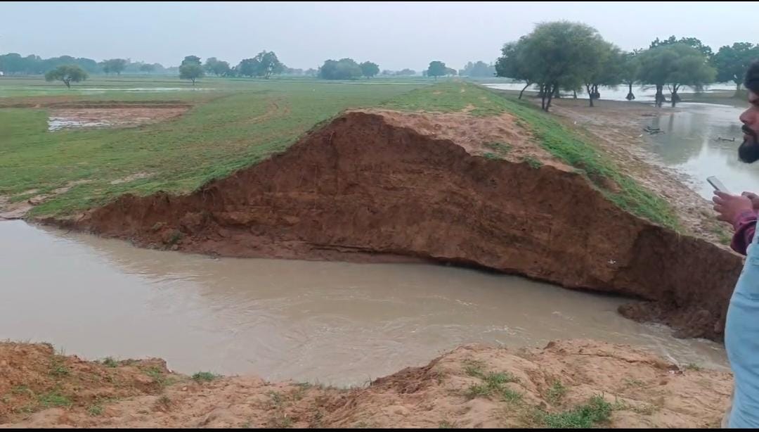 Investigation launched into the breach of the Garhauli embankment.