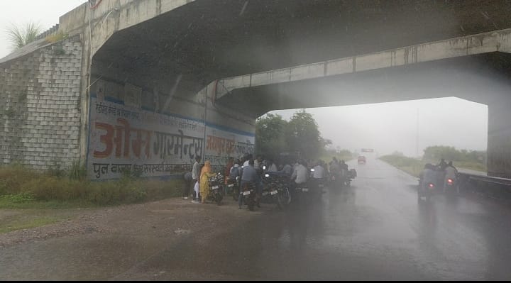 Heavy rain in Nangal Chaudhary; pleasant weather in Narnaul-Ateli due to light drizzle.