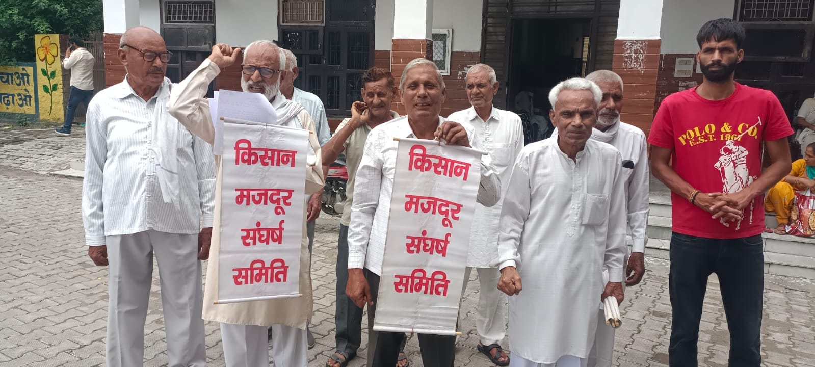 फोटो : सोनीपत बीडीपीओ कार्यालय में प्रदर्शन करते किसान मजदूर संघर्ष समिति के सदस्य। स्रोत: समित