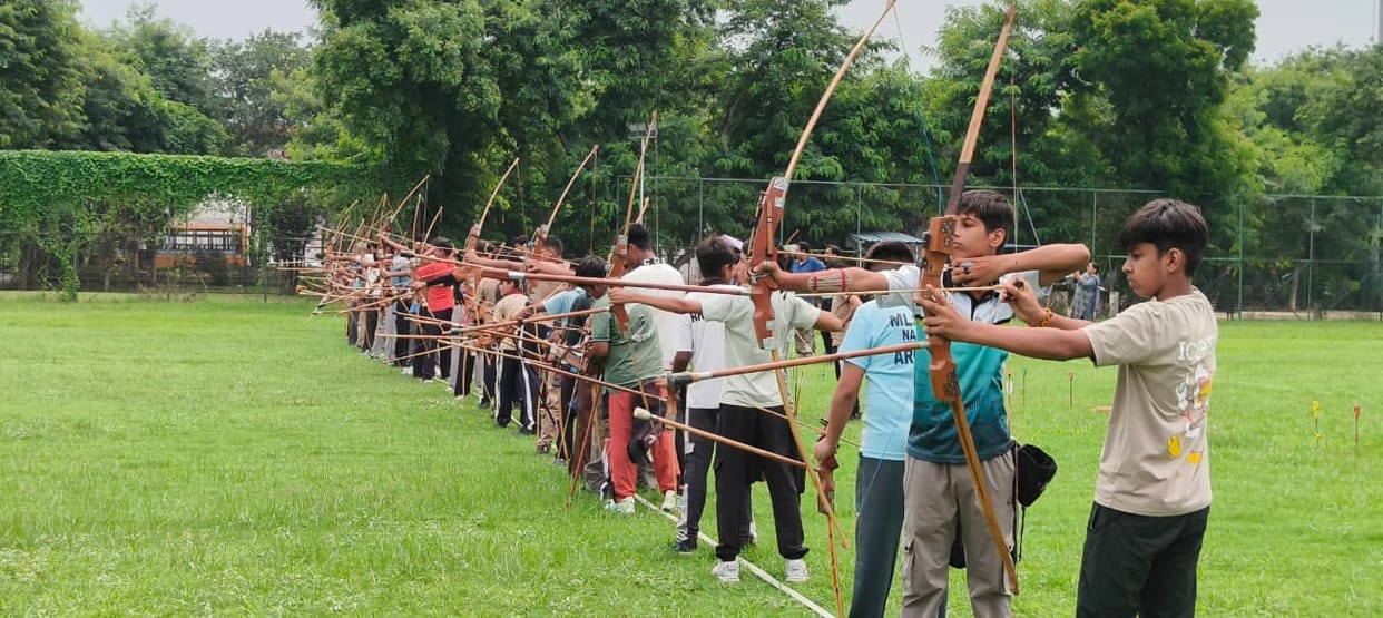 Akshita won the gold medal in the Under-14 girls' archery category.