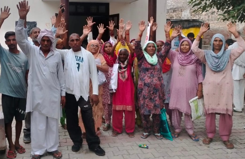 By-election for the post of Municipal Council Vice-President to be held today; elderly people struggling to secure pensions staged a protest.