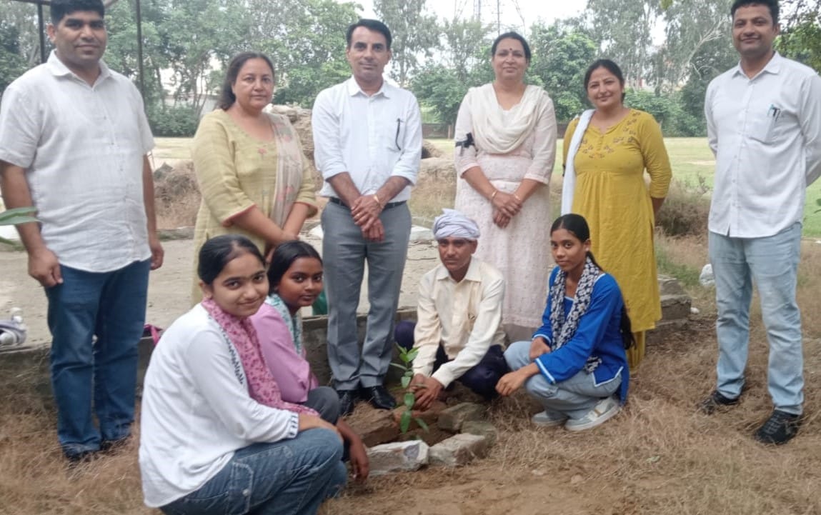 Van Mahotsav Celebrated at Kanya Mahavidyalaya