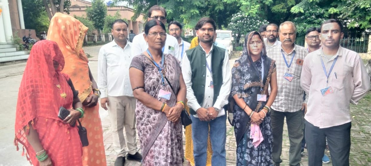 Demand to remove liquor shop from the middle of the residential area