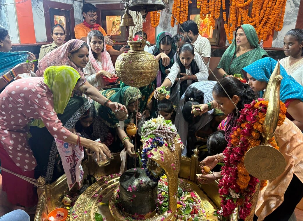 Bhadohi News: नमामि शमीशान निर्वाण रूपम....शिवालयों में आस्था व विश्वास का अनूठा संगम