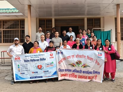 जांगला में विशेष स्वास्थ्य शिविर के दौरान उपस्थित स्वास्थ्य विभाग के कर्मचारी एवं अन्य लोग। संव