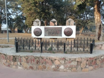 काला आम। संवाद
