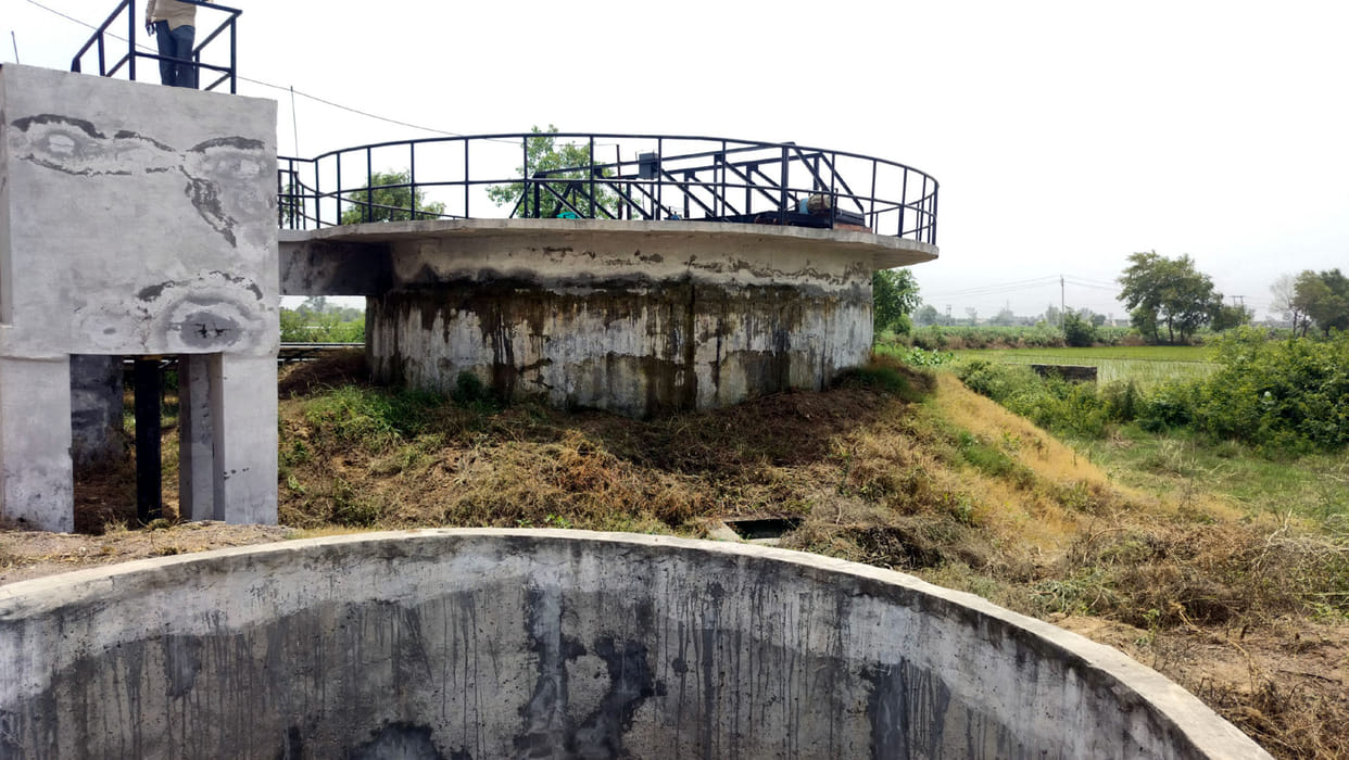 The agency responsible for the maintenance of the 3 crore construction and drinking water scheme in Sajuma village has not yet been blacklisted.