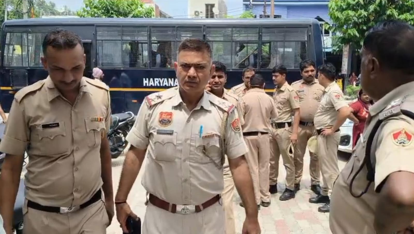 कुरुक्षेत्र। पिहोवा चौकी में हंगामे की सूचना पर मौके पर पहुंचा अतिरिक्त पुलिस बल। संवाद