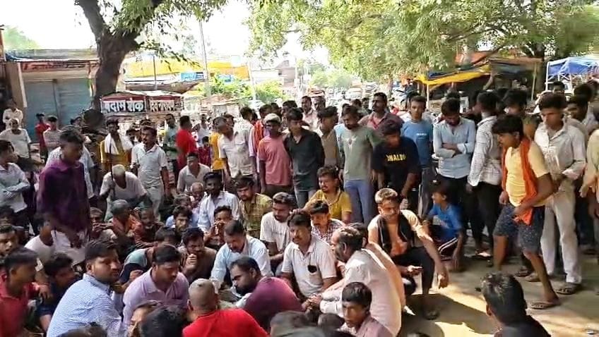 Allegation of villager's death due to wrong treatment... Case registered over road blockade.