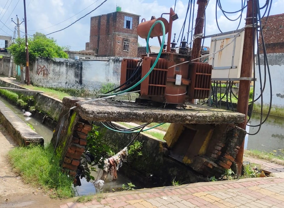 Dilapidated transformer poses accident risk; traders issue warning.