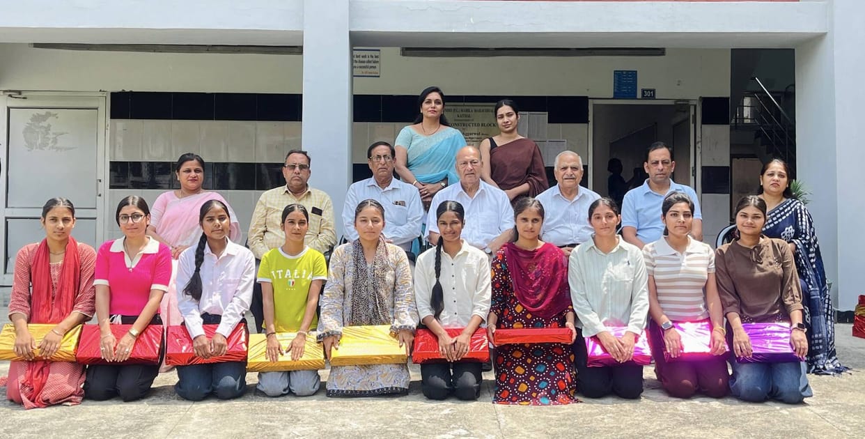 11 female students secured an SGPA of more than 9, and 5 female students secured an SGPA of more than 8.
