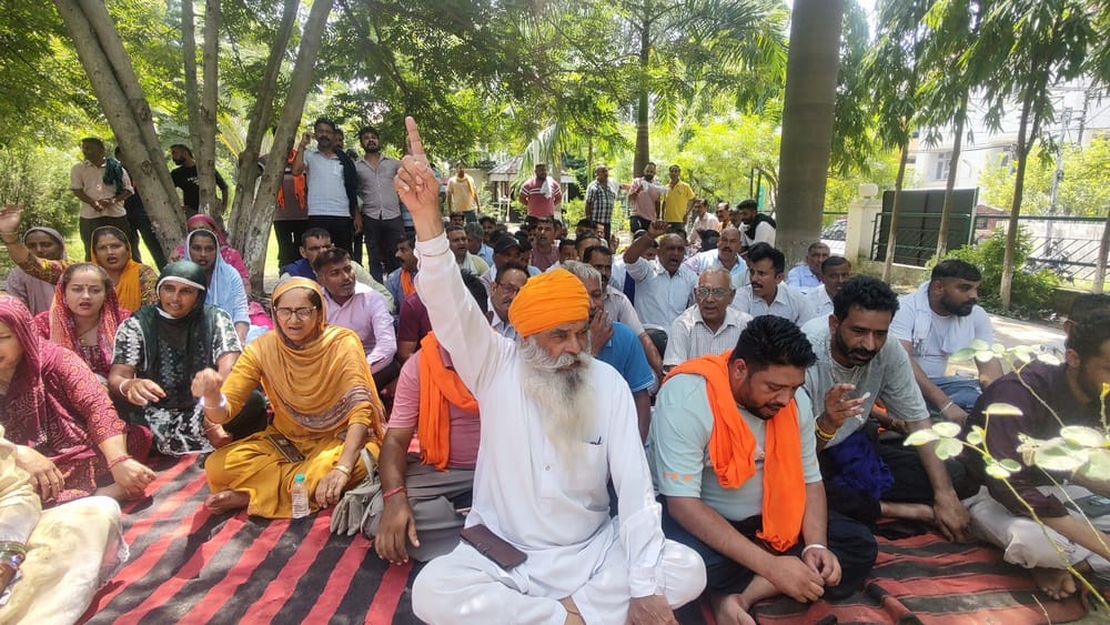 Peer-Nigah Temple Issue: Villagers' Sit-in Continues