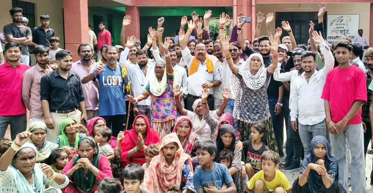 A protest was held, alleging the sale of land belonging to religious sites.