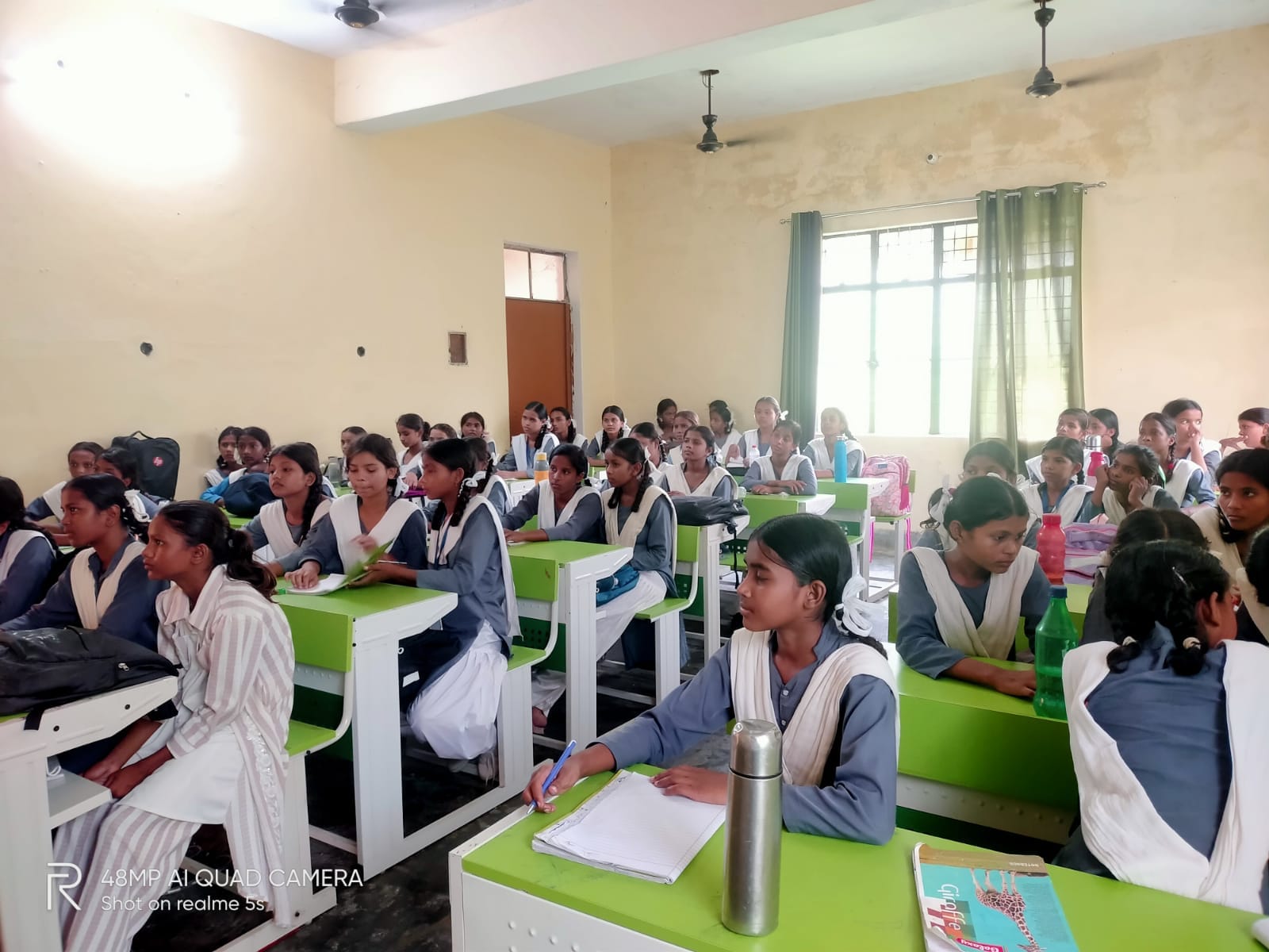 राजकीय बालिका इंटर कॉलेज में आयोजित कार्यक्रम के दौरान मौजूद छात्राएं।