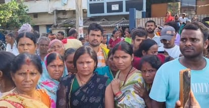 रोते बिलखते परिजन