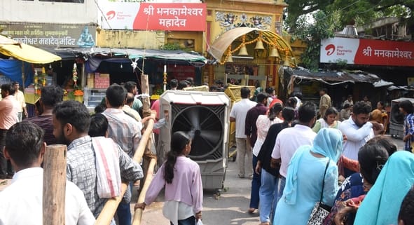 Devotees performed Jalabhishek in the morning, and Lord Indra did the same in the evening.