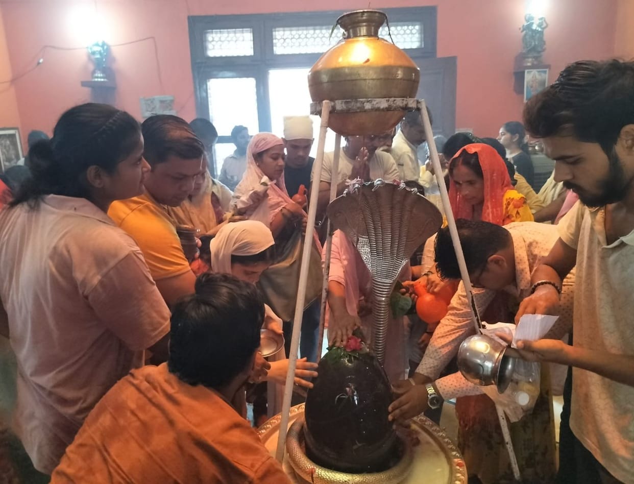 Shiva temples echoed with chants of "Bam-Bam Bhole" on the last Monday of Sawan.