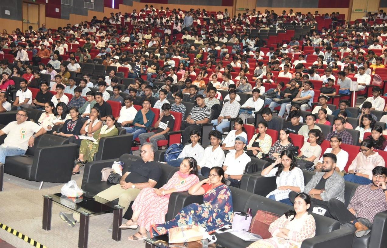 दीनबंधु छोटू राम विज्ञान एवं प्रौद्योगिकी विश्वविद्यालय में हुए दीक्षारंभ कार्यक्रम में शामिल न