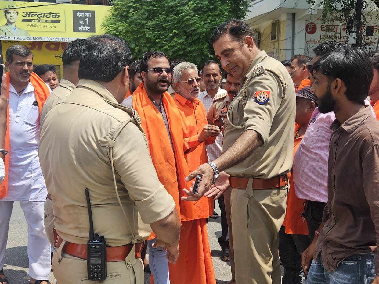 Ganesh Chaturthi Committee officials were stopped by the police while they were going to offer water at Harihar Nath Temple.