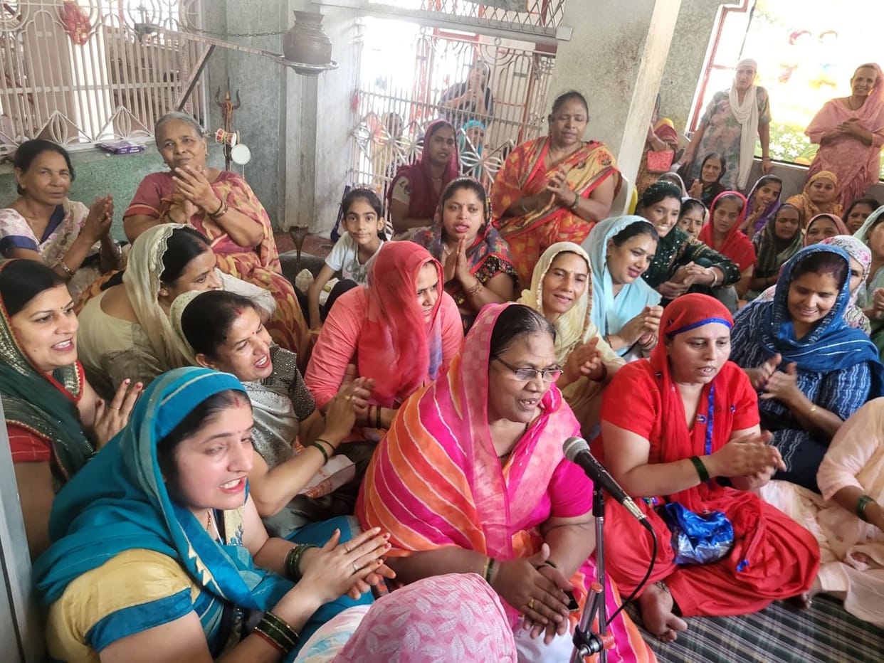 Devotees danced to the hymns at Maharaja Agrasen Temple