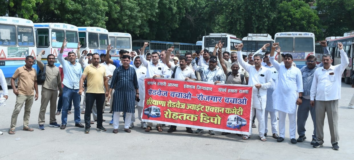 Roadways employees staged a protest against the Transport Minister.