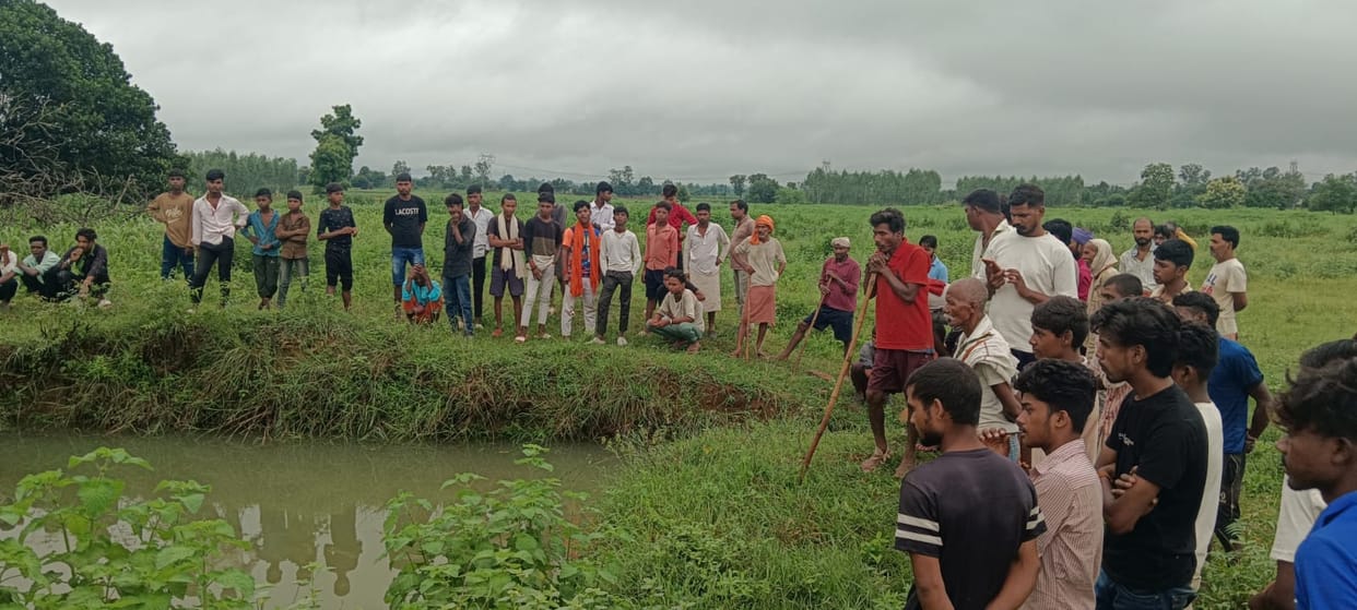 Eight-foot-long crocodile spotted in well; panic among villagers.
