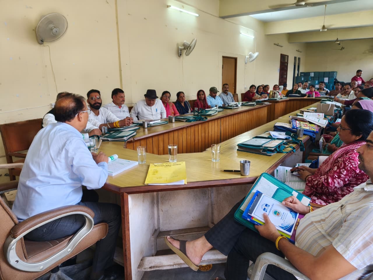 बिझड़ी में चल रहे प्रशिक्षण शिविर में भाग लेते हुए पंचायत प्रतिनिधि। संवाद