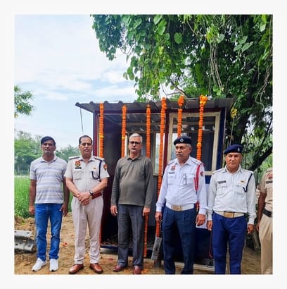 A booth has been constructed for police personnel on the Sahibi Barrage bridge.