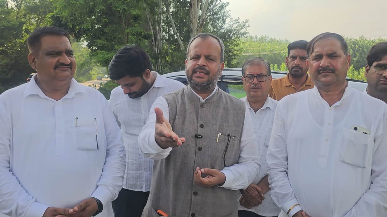 Students taking to the streets due to a shortage of buses reflects the government's failure: Varun