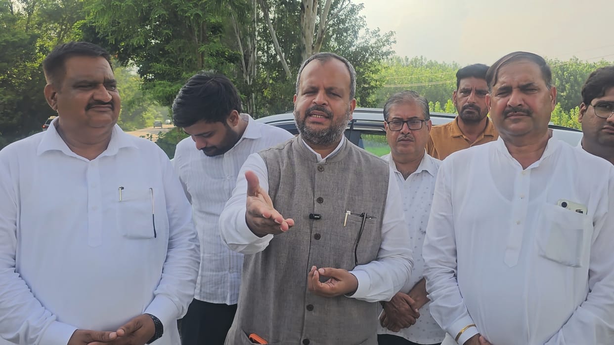Students taking to the streets due to a shortage of buses reflects the government's failure: Varun