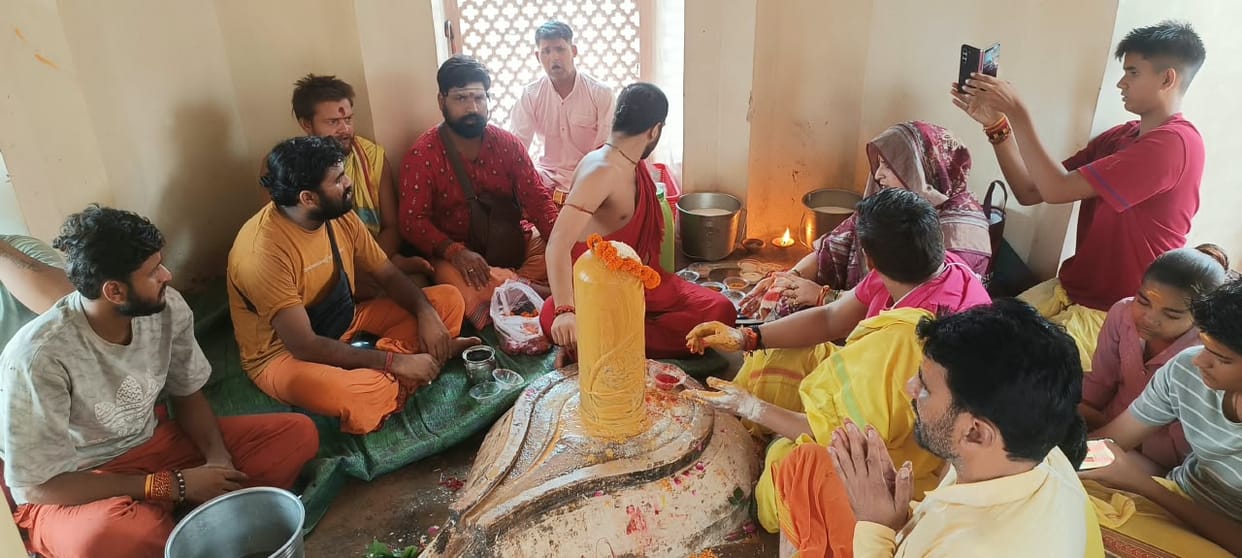 Grand ritual held at Bateshwar; chants of 'Bhole' resounded.