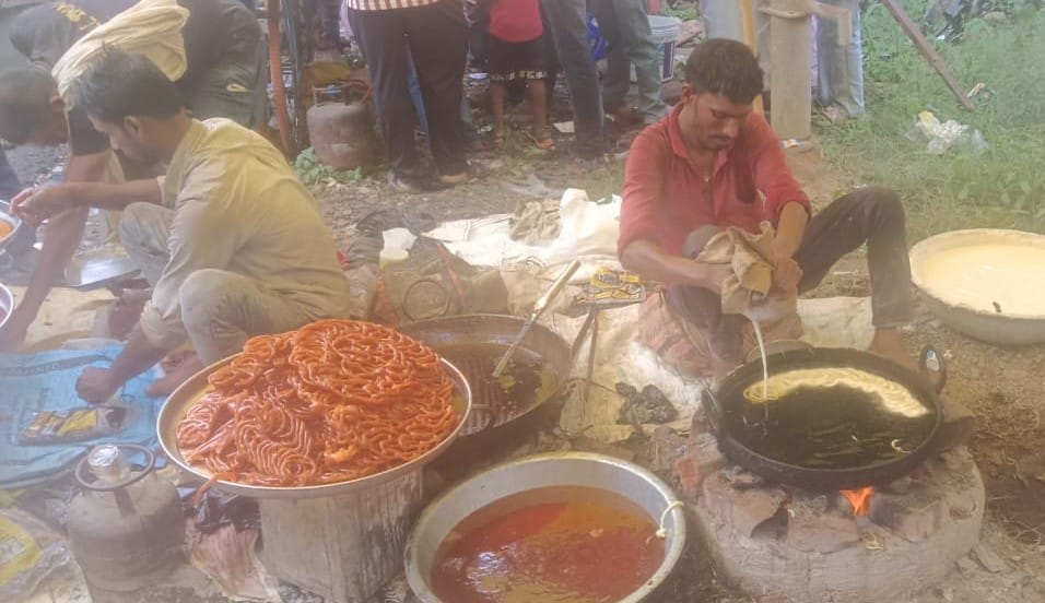 Crowds throng the Budhwa Mangal fair at Mahavir Dham; an atmosphere of joy prevails.