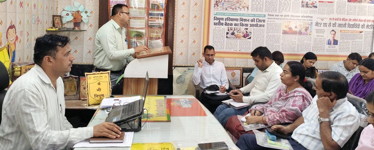 Rajesh Vashisht instructed to pay special attention to the learning level of each child.