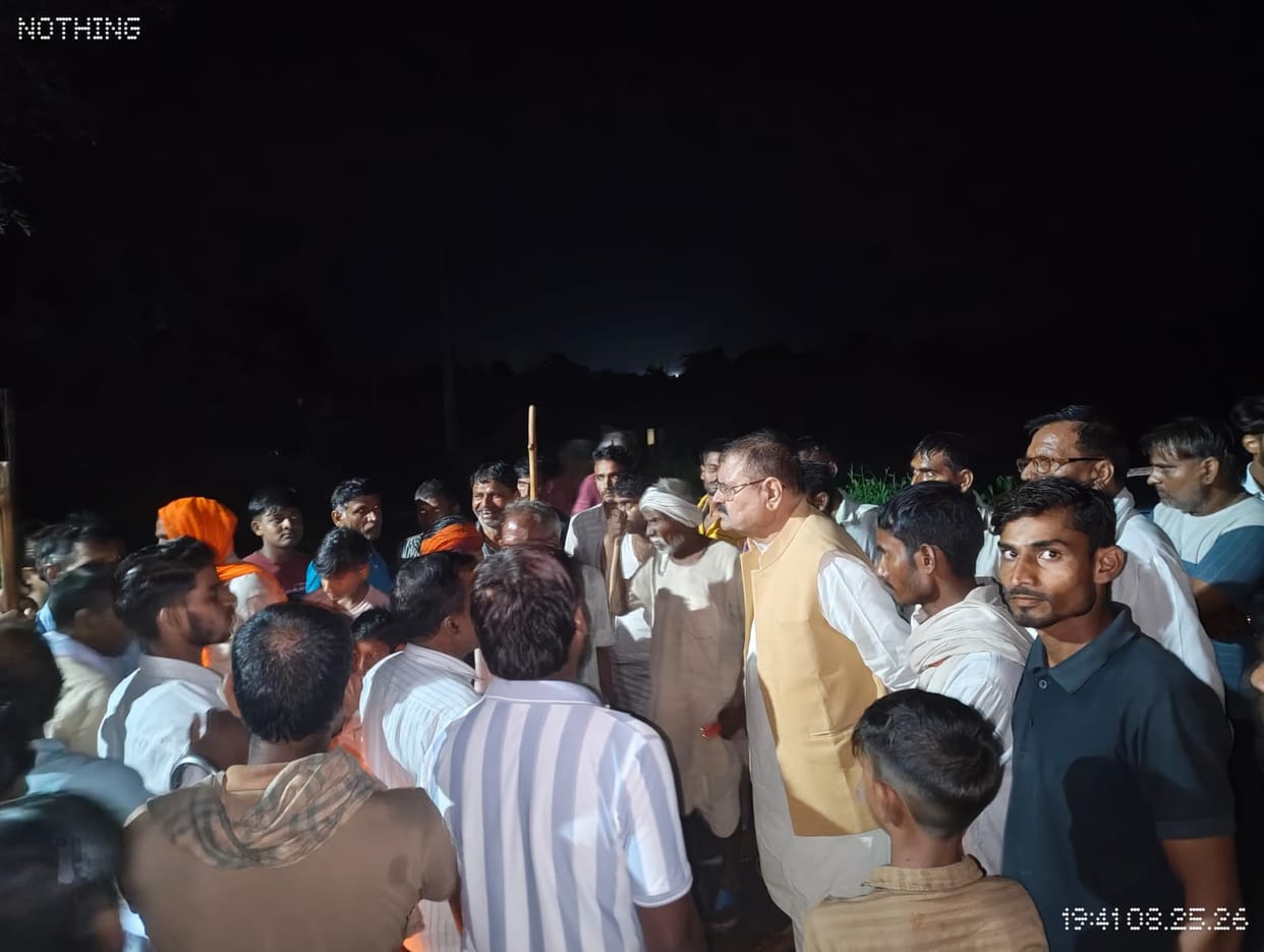 Three people, including an aunt and her nephew, drowned in the strong current of a drain.